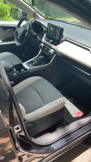 Toyota RAV4 XLE AWD 2020 Blue