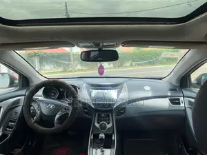 Hyundai Elantra Limited Sedan FWD (1.8L 4cyl 6A) 2013 Red