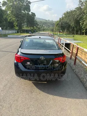 Toyota Corolla XSE (1.8L 4cyl 2A) 2018 Blue