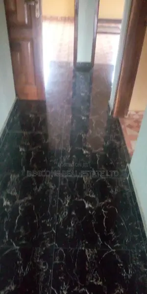 3bdrm Duplex in De-Icons Real Estate, Awutu Senya East Municipal