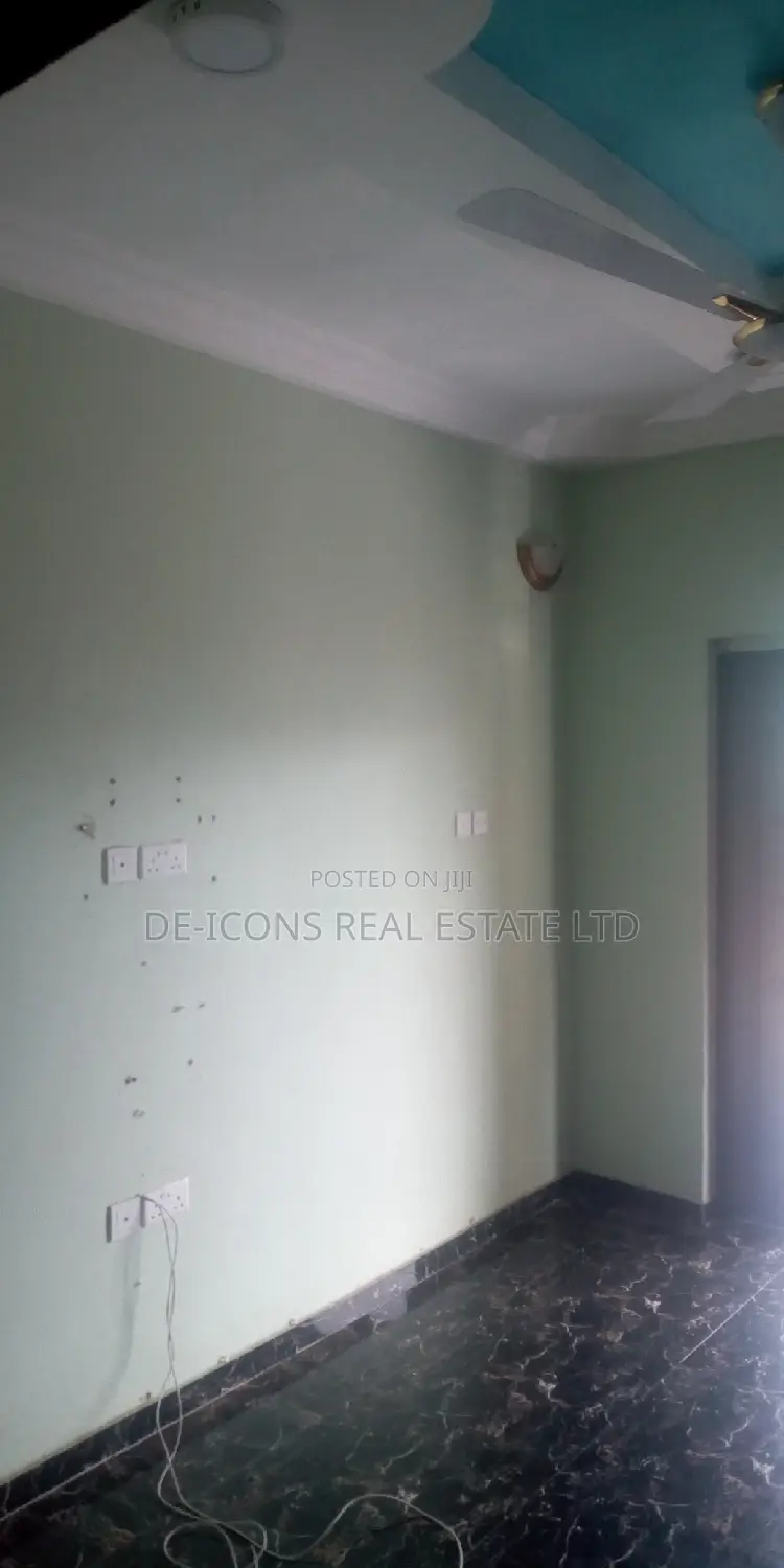 3bdrm Duplex in De-Icons Real Estate, Awutu Senya East Municipal