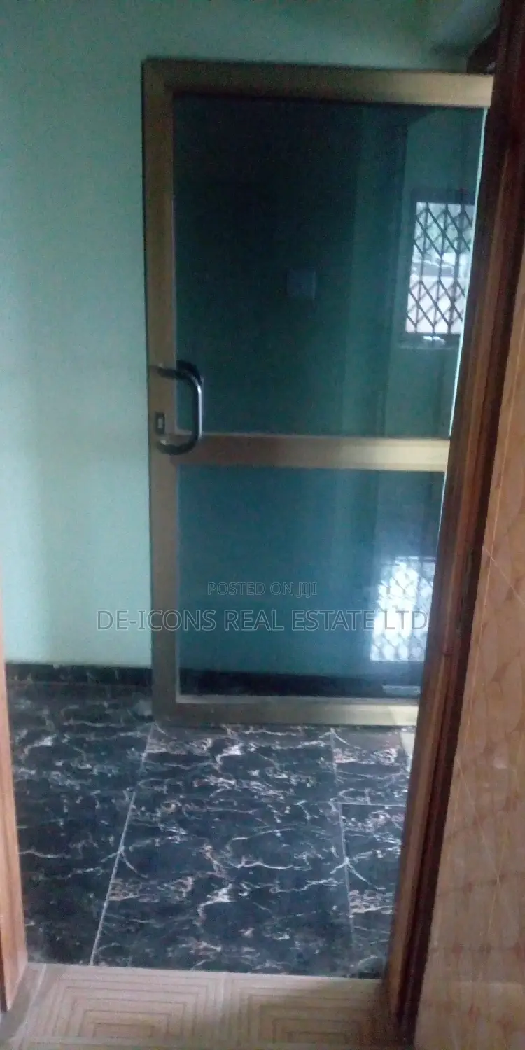 3bdrm Duplex in De-Icons Real Estate, Awutu Senya East Municipal