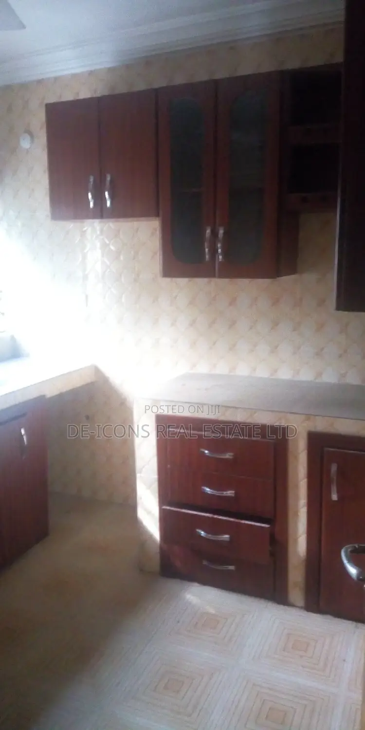 3bdrm Duplex in De-Icons Real Estate, Awutu Senya East Municipal