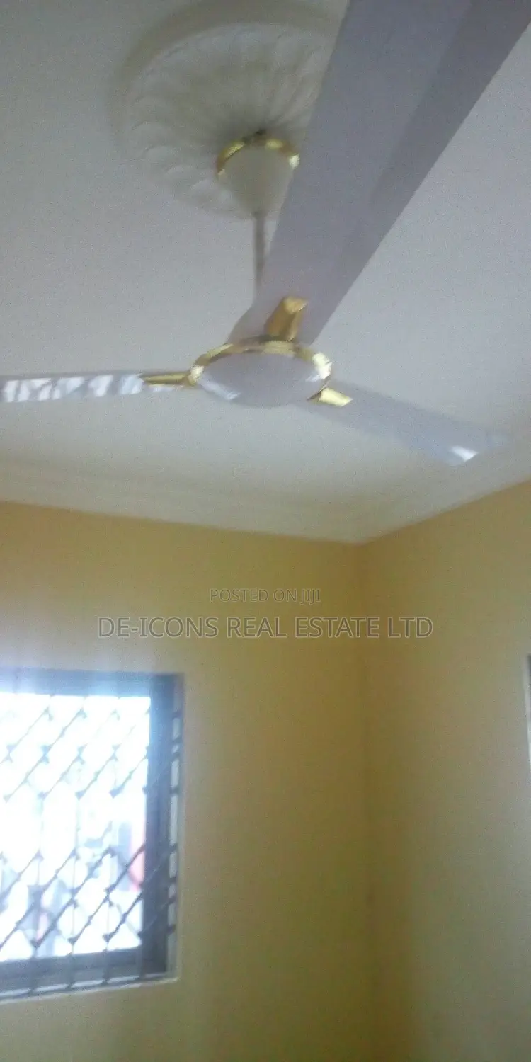 3bdrm Duplex in De-Icons Real Estate, Awutu Senya East Municipal