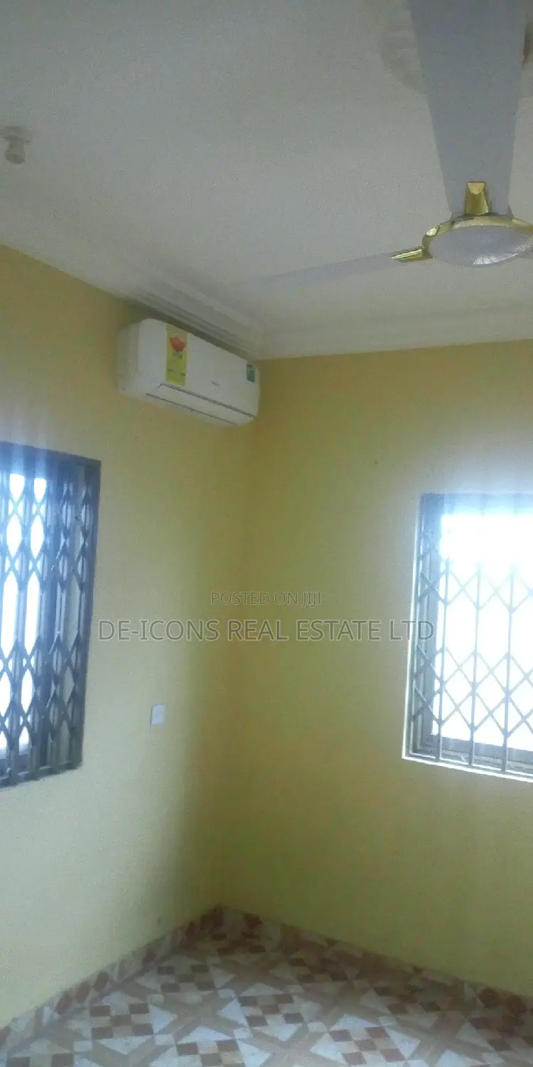 3bdrm Duplex in De-Icons Real Estate, Awutu Senya East Municipal