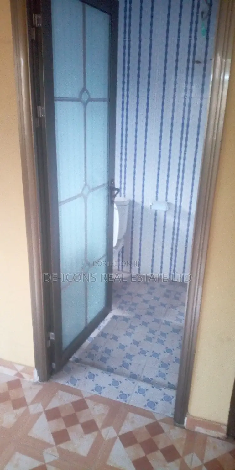 3bdrm Duplex in De-Icons Real Estate, Awutu Senya East Municipal