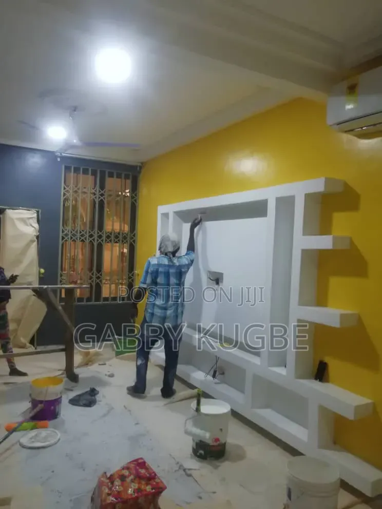 King P O P Man and Painting