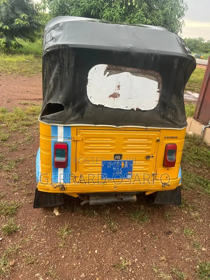 Bajaj 2018 Yellow