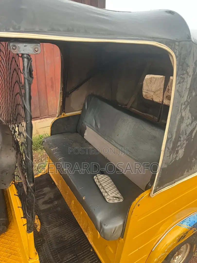 Bajaj 2018 Yellow