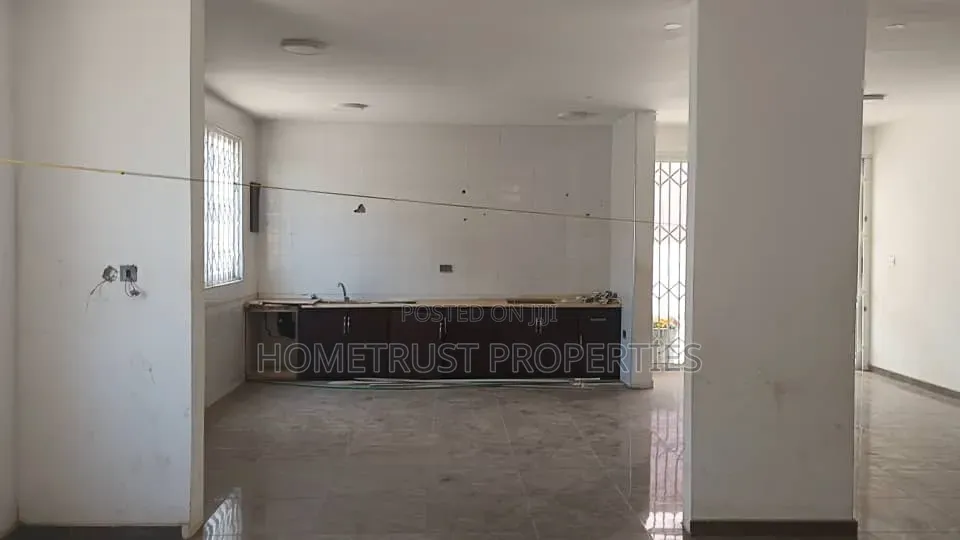 4bdrm House in Tema Community 25 for sale