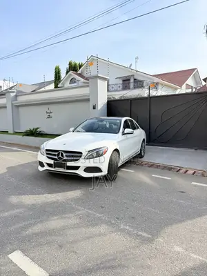 Mercedes-Benz C300 Luxury Sedan RWD (2.0L 4cyl 7A) 2017 White