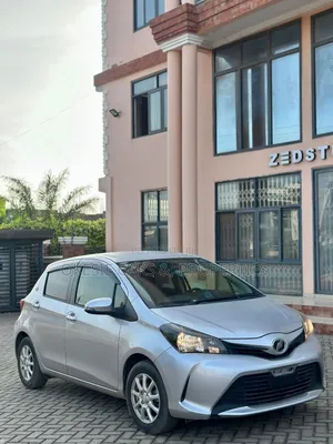 Toyota Vitz 1.3 FWD 5dr 2014 Silver