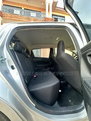 Toyota Vitz 1.3 FWD 5dr 2014 Silver