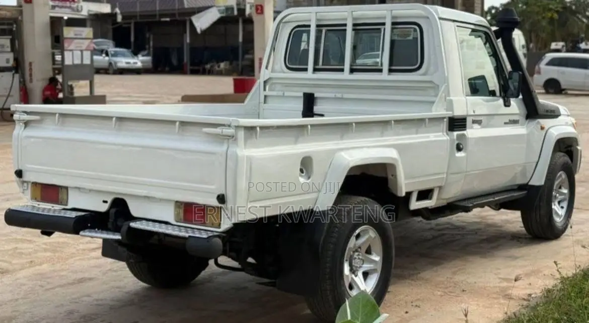 Toyota Land Cruiser 2016 Gray