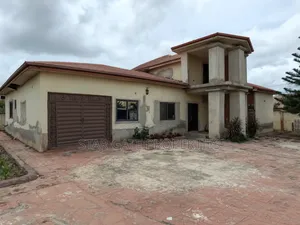 4bdrm House in Abrem Nwamasi., Kwabre for sale