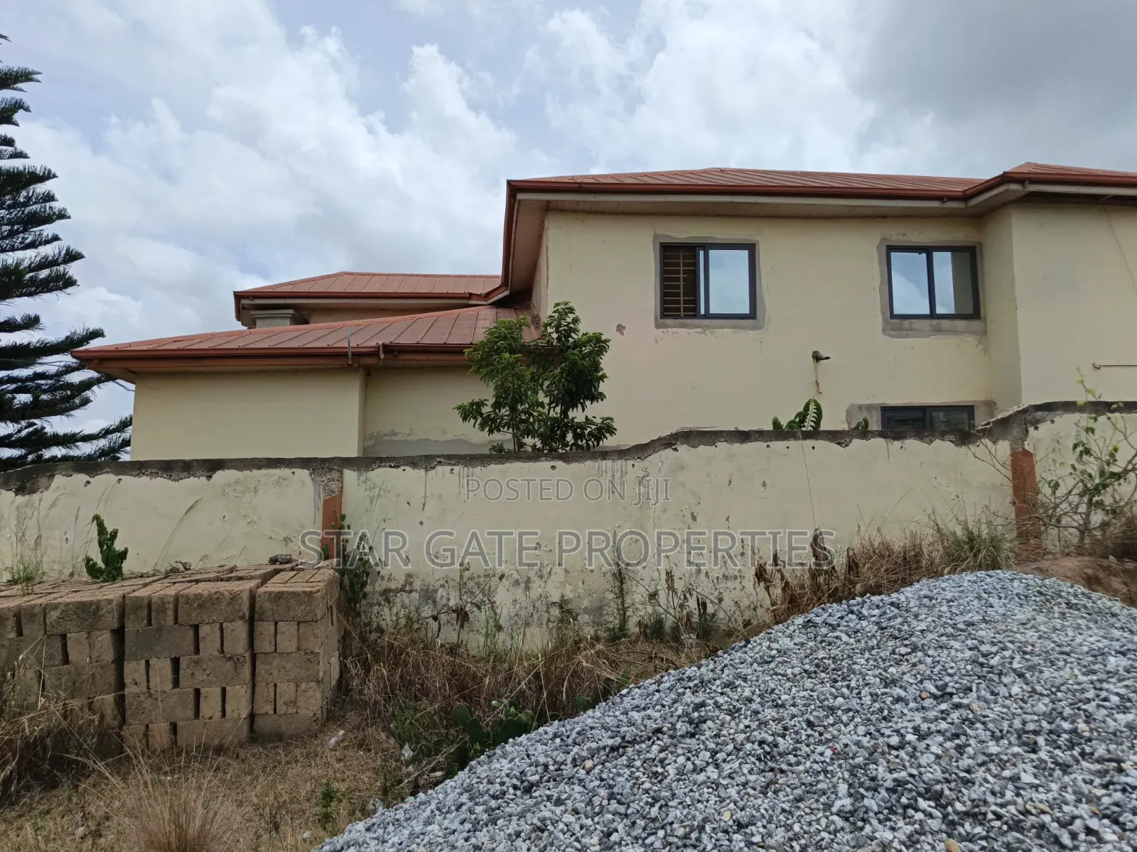4bdrm House in Abrem Nwamasi., Kwabre for sale