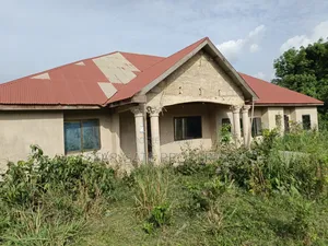 7bdrm House in Krobo , Near Kenyasi, Kumasi Metropolitan for sale