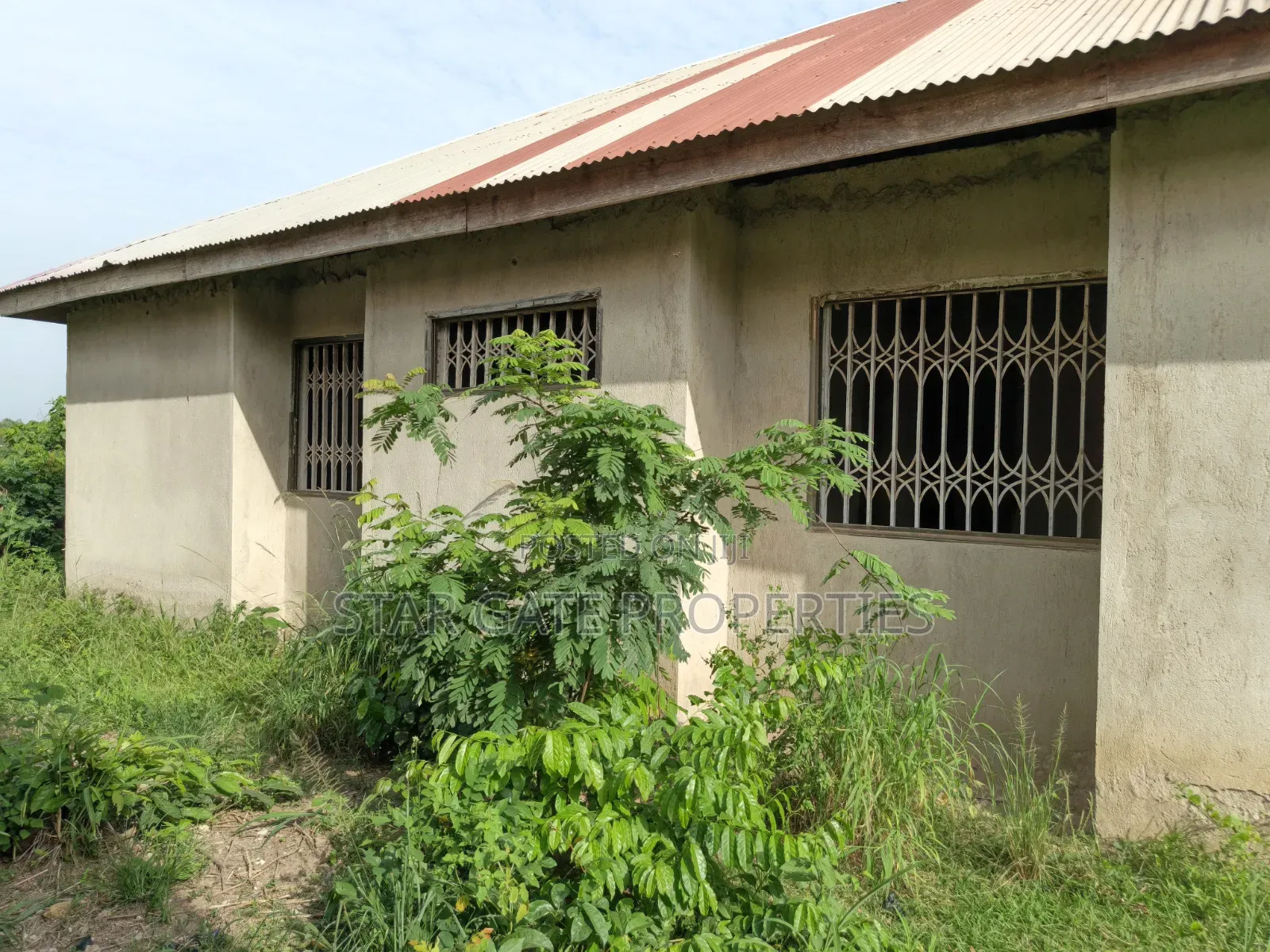 7bdrm House in Krobo , Near Kenyasi, Kumasi Metropolitan for sale