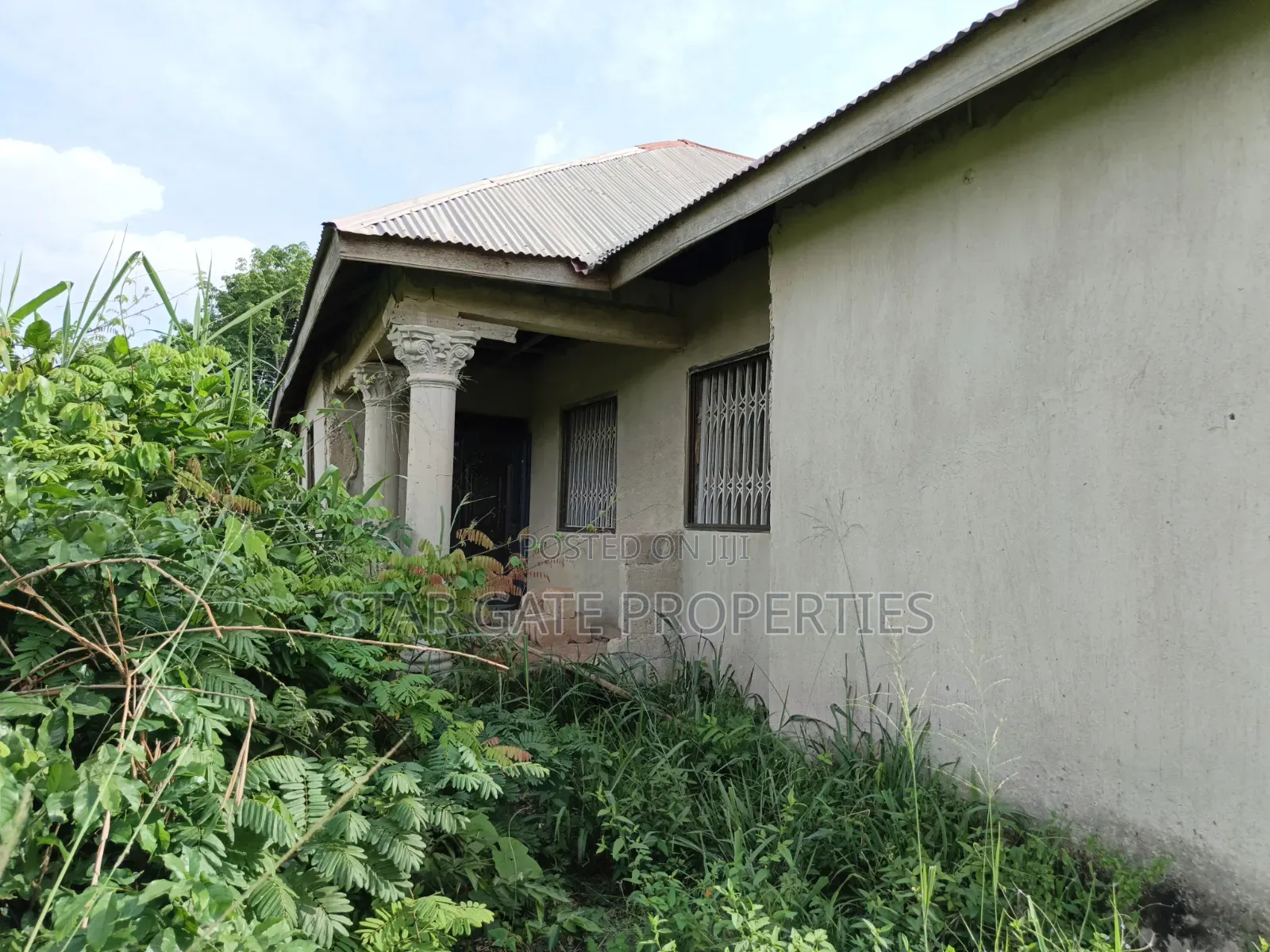 7bdrm House in Krobo , Near Kenyasi, Kumasi Metropolitan for sale
