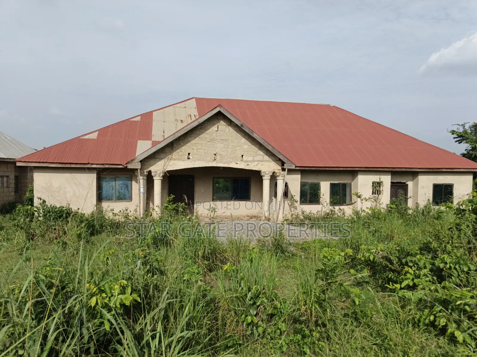 7bdrm House in Krobo , Near Kenyasi, Kumasi Metropolitan for sale