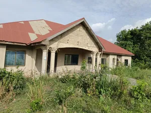 7bdrm House in Krobo , Near Kenyasi, Kumasi Metropolitan for sale