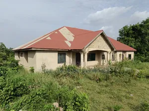 7bdrm House in Krobo , Near Kenyasi, Kumasi Metropolitan for sale