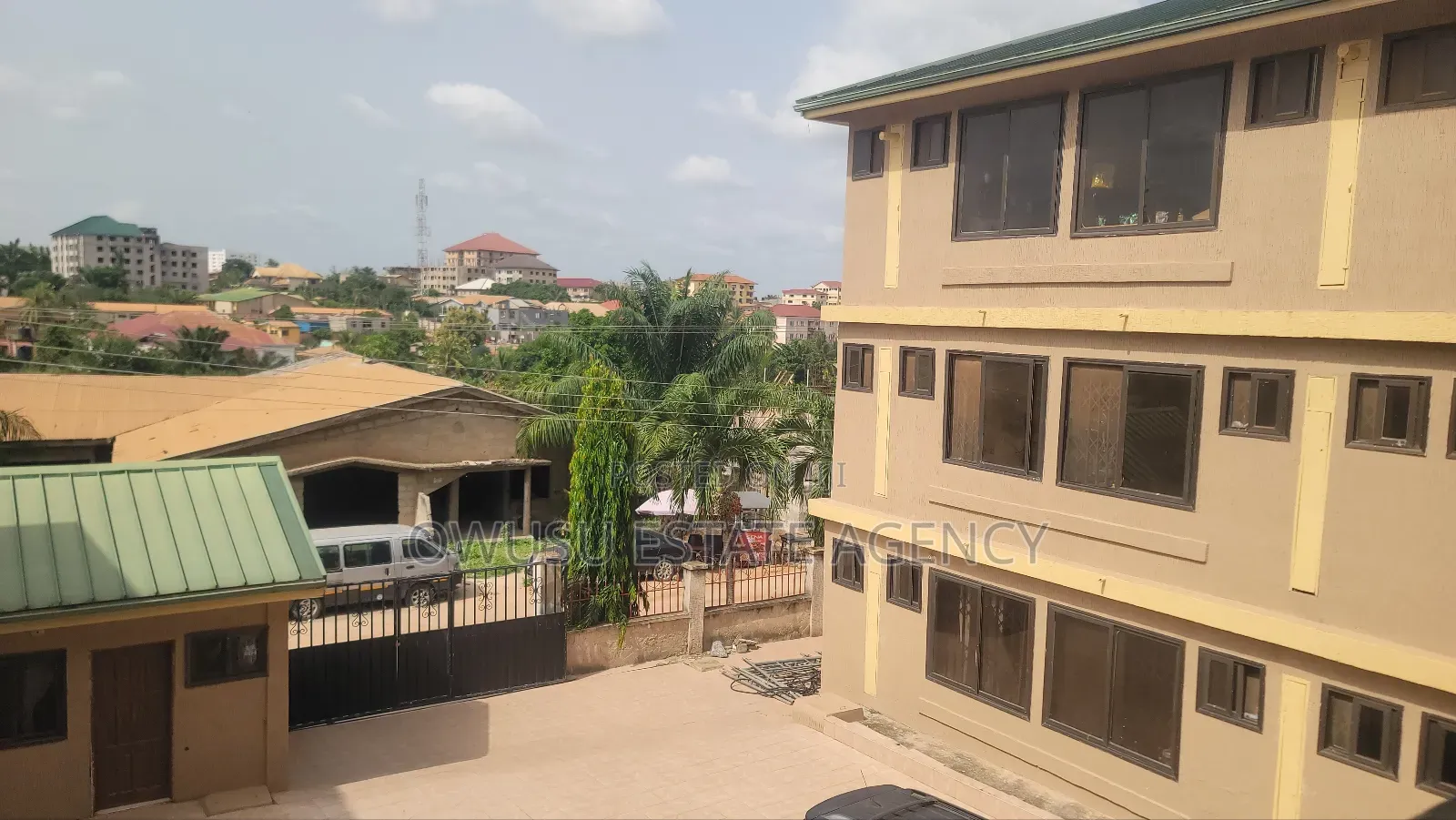 20bdrm Townhouse/Terrace in Ayeduase Near Knust, Kumasi Metropolitan