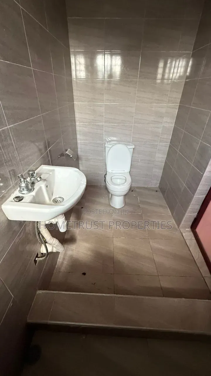 20bdrm Apartment in Kumasi Boadi for sale