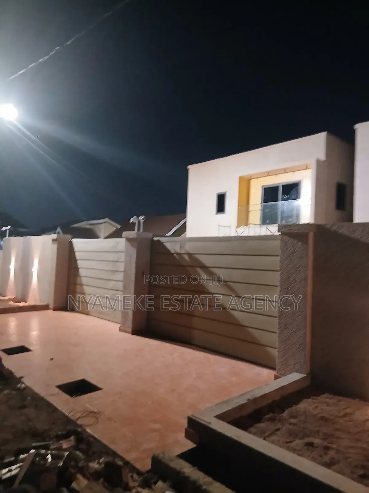 4bdrm Duplex in Kofi Ni Ama, Exhibition for sale