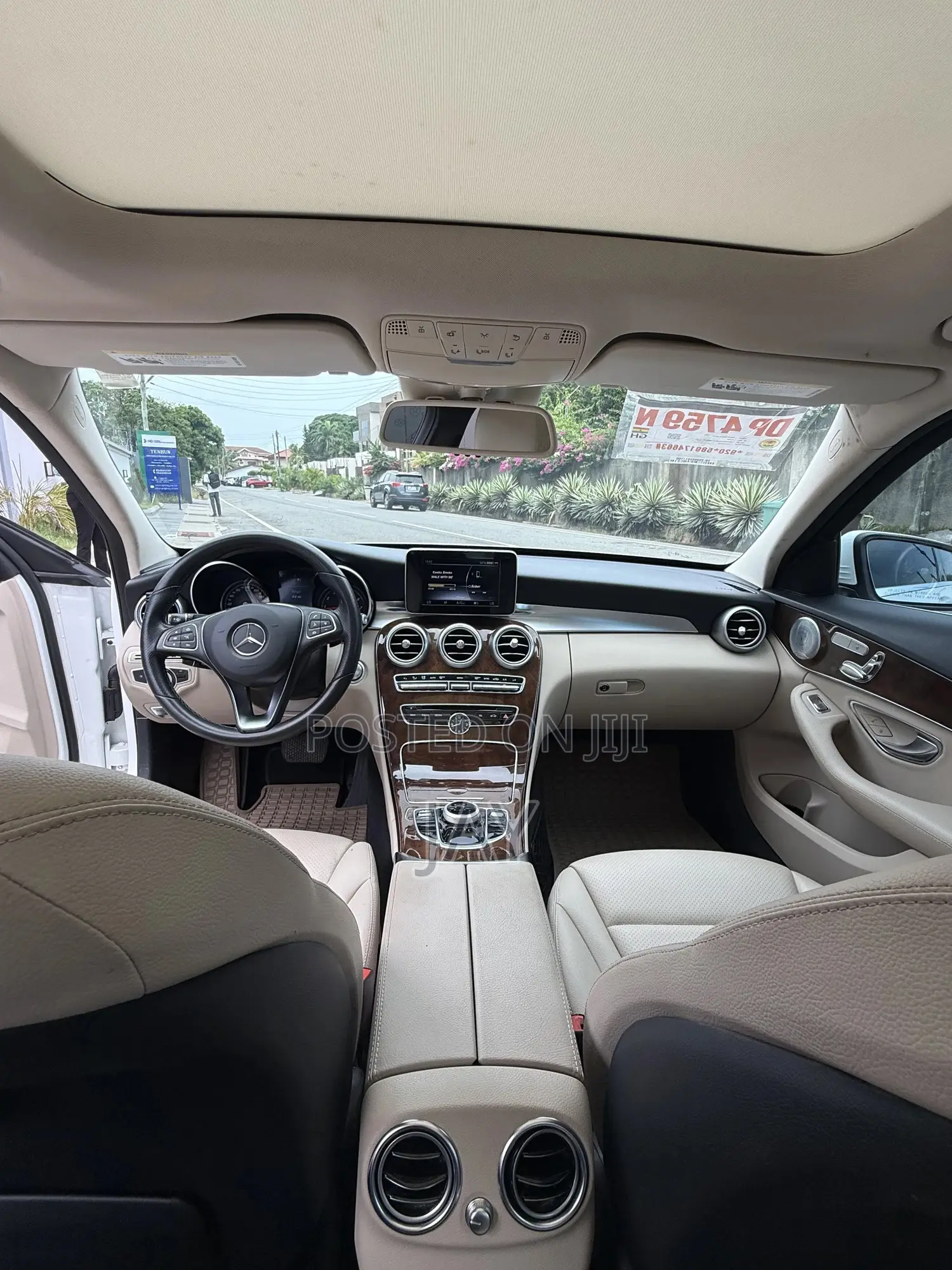 Mercedes-Benz C300 Luxury Sedan RWD (2.0L 4cyl 7A) 2017 White