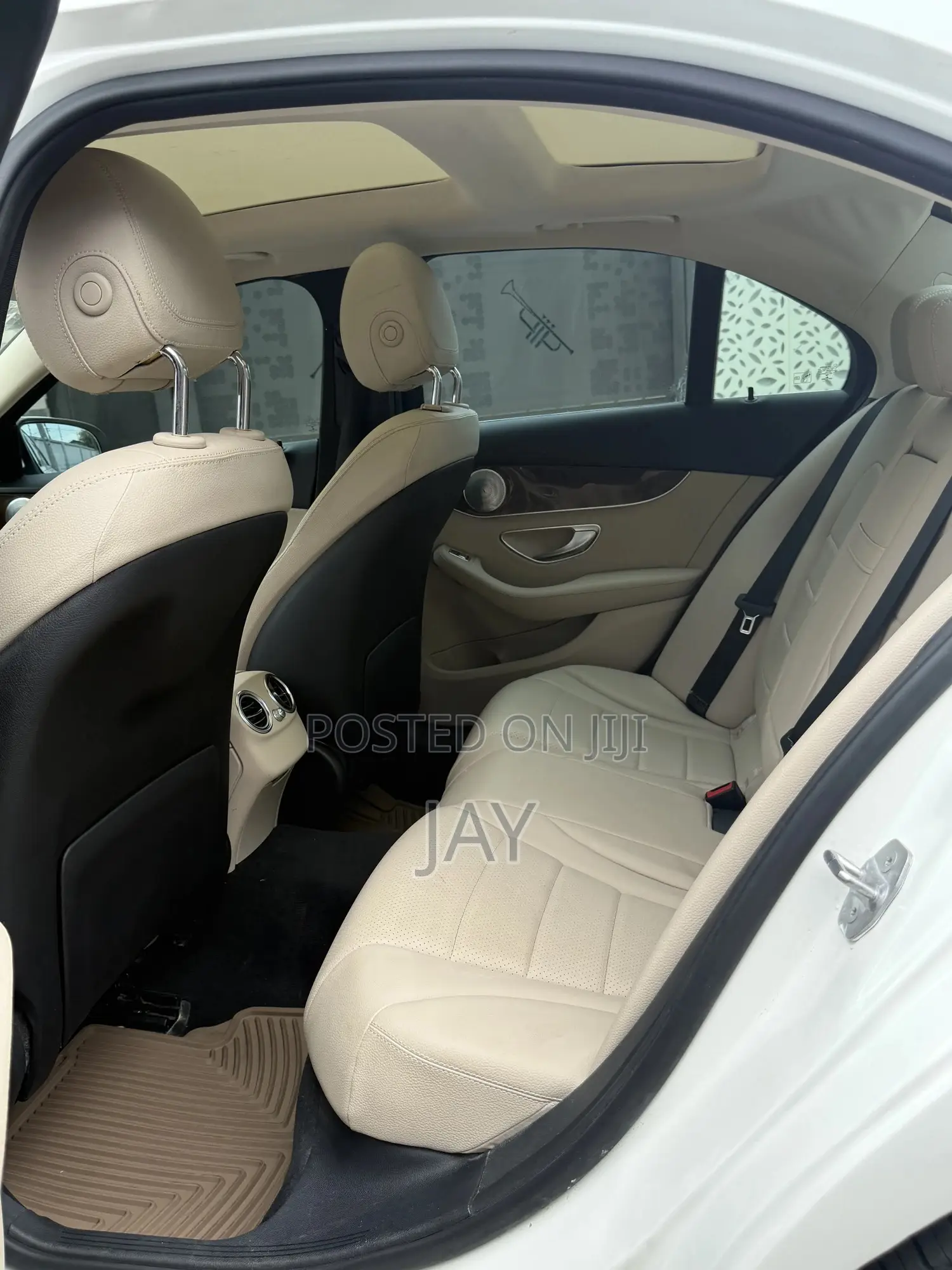 Mercedes-Benz C300 Luxury Sedan RWD (2.0L 4cyl 7A) 2017 White