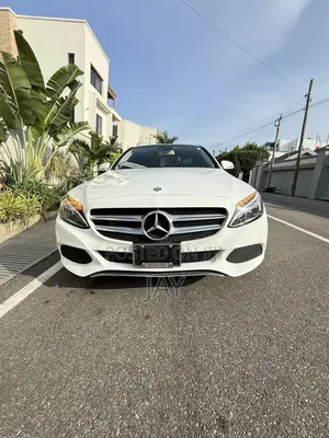 Mercedes-Benz C300 Luxury Sedan RWD (2.0L 4cyl 7A) 2017 White