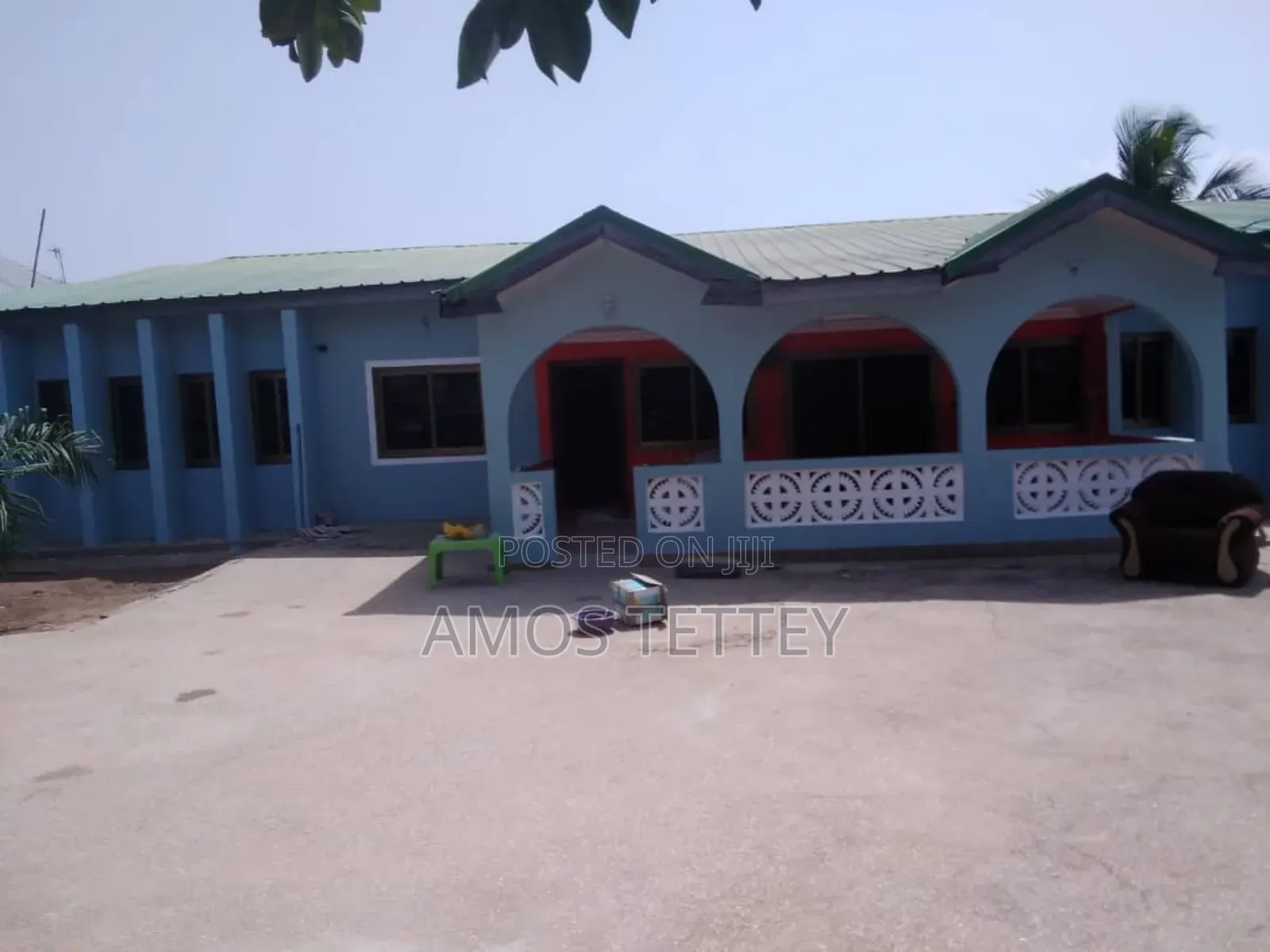 4bdrm House in Self Huge Compound., Amasaman for rent