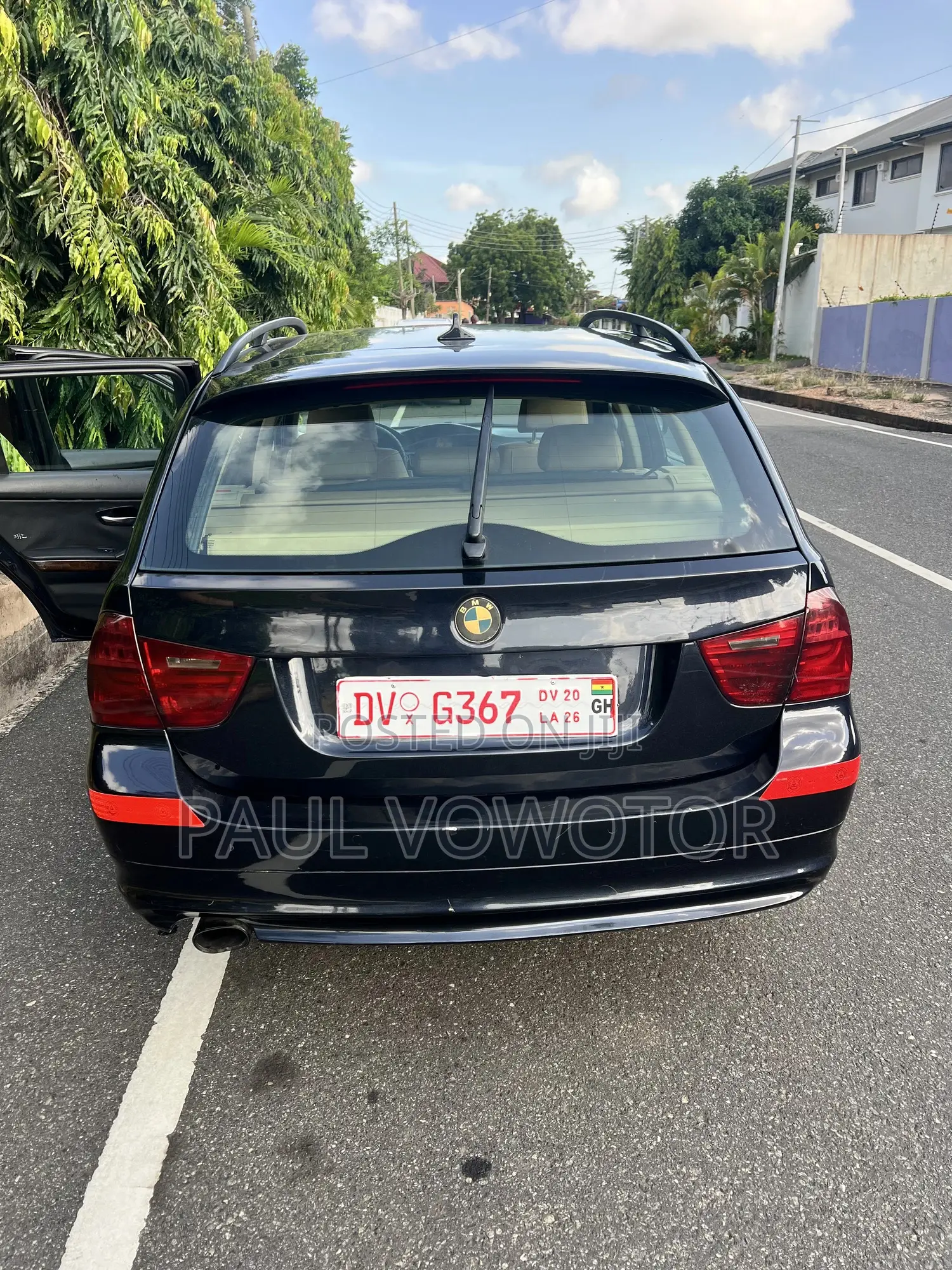 BMW 320i Wagon RWD 2010 Blue