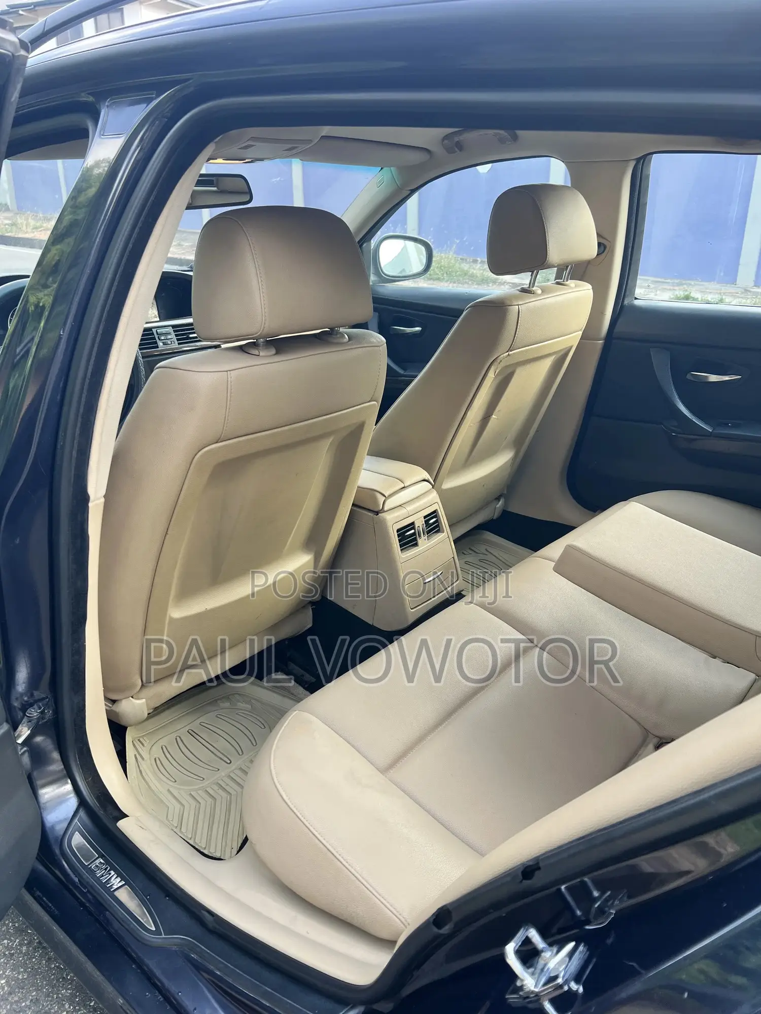 BMW 320i Wagon RWD 2010 Blue