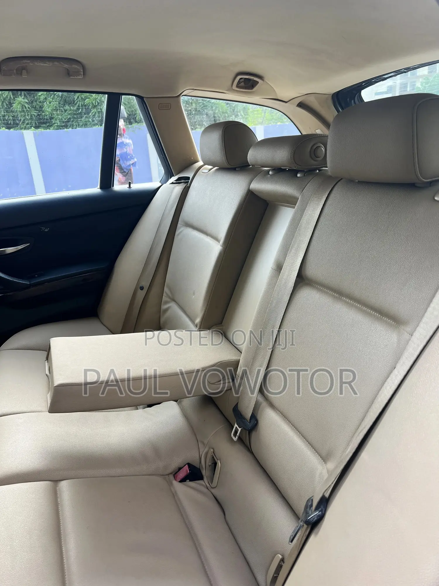 BMW 320i Wagon RWD 2010 Blue