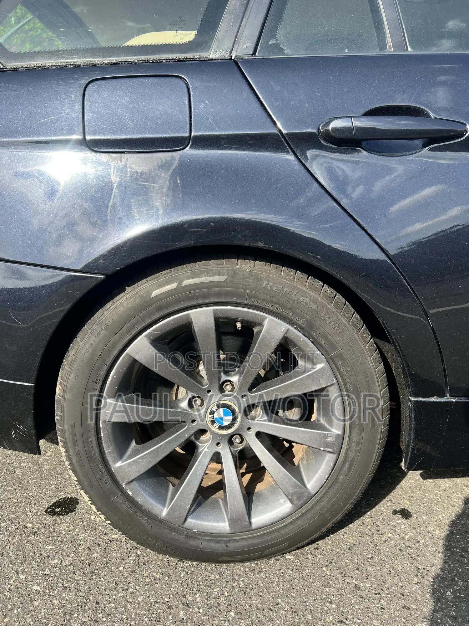 BMW 320i Wagon RWD 2010 Blue