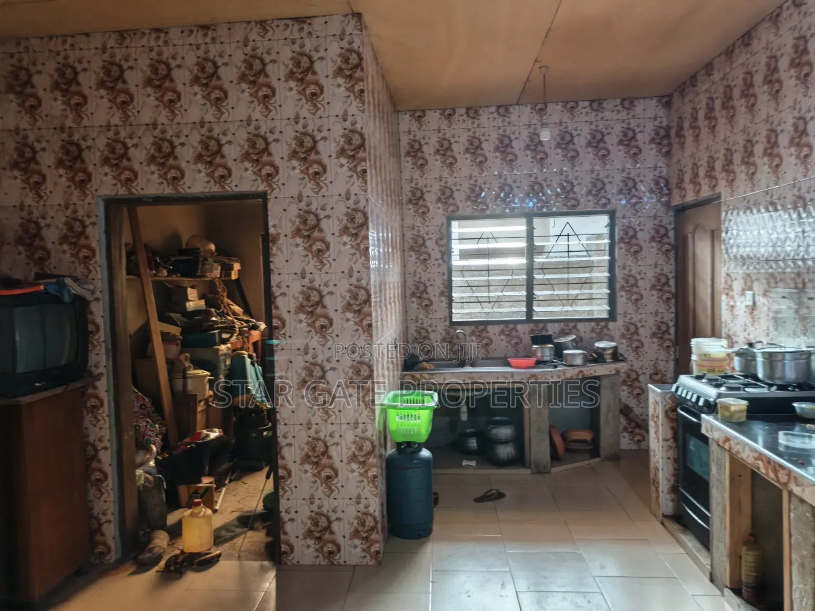 7bdrm House in Kotei, Kumasi Metropolitan for sale