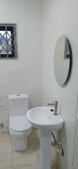 7bdrm House in Tiyumba Real Estate, Pillar 2 for rent