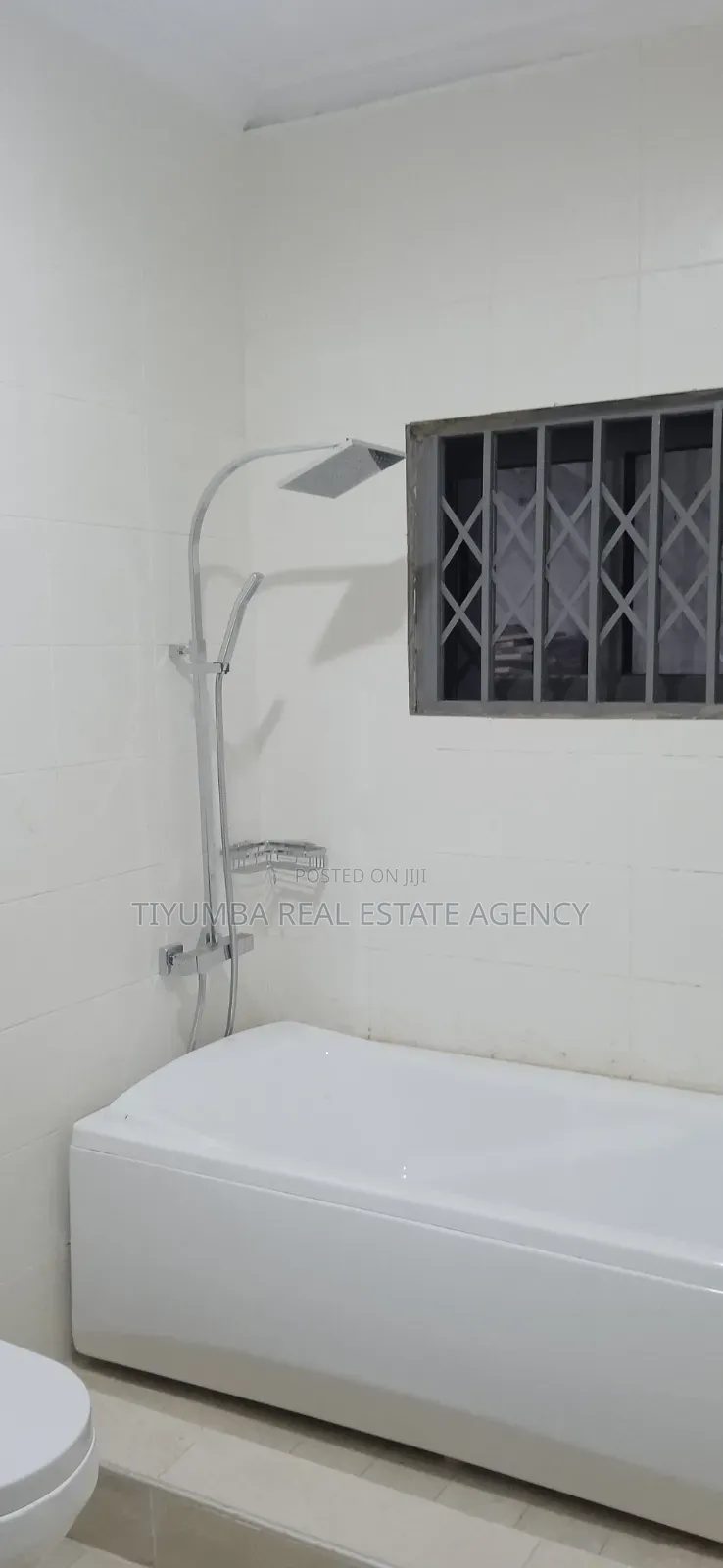 7bdrm House in Tiyumba Real Estate, Pillar 2 for rent