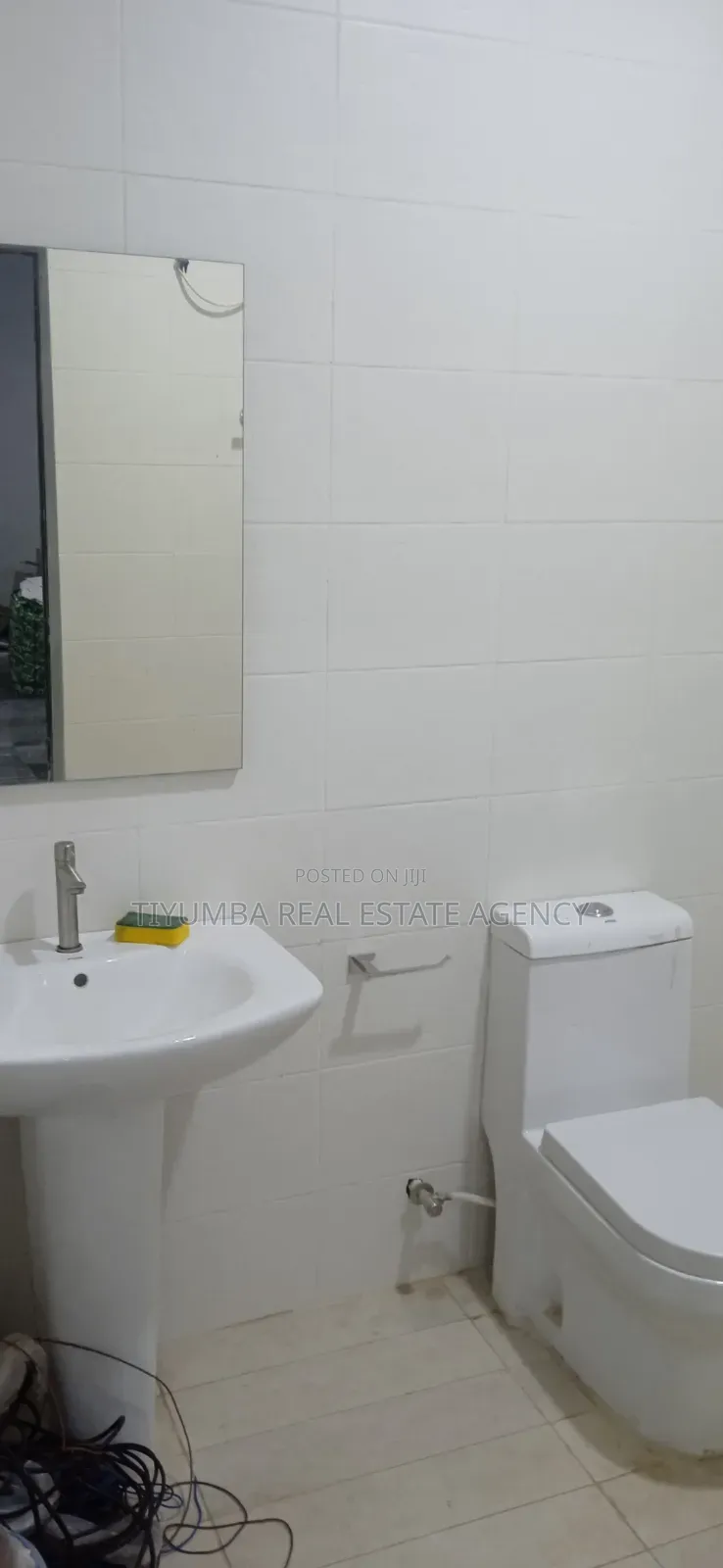 7bdrm House in Tiyumba Real Estate, Pillar 2 for rent