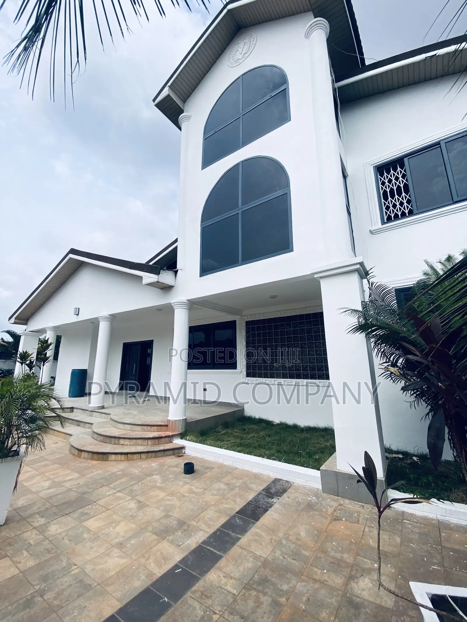 Furnished 7bdrm Mansion in Ofankor Barrier for sale