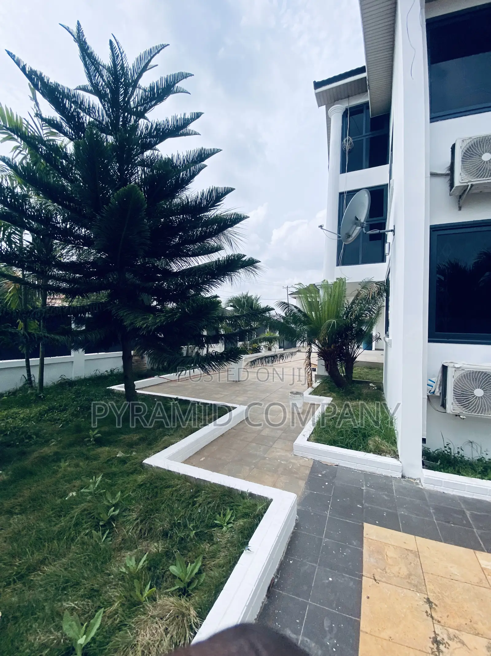 Furnished 7bdrm Mansion in Ofankor Barrier for sale
