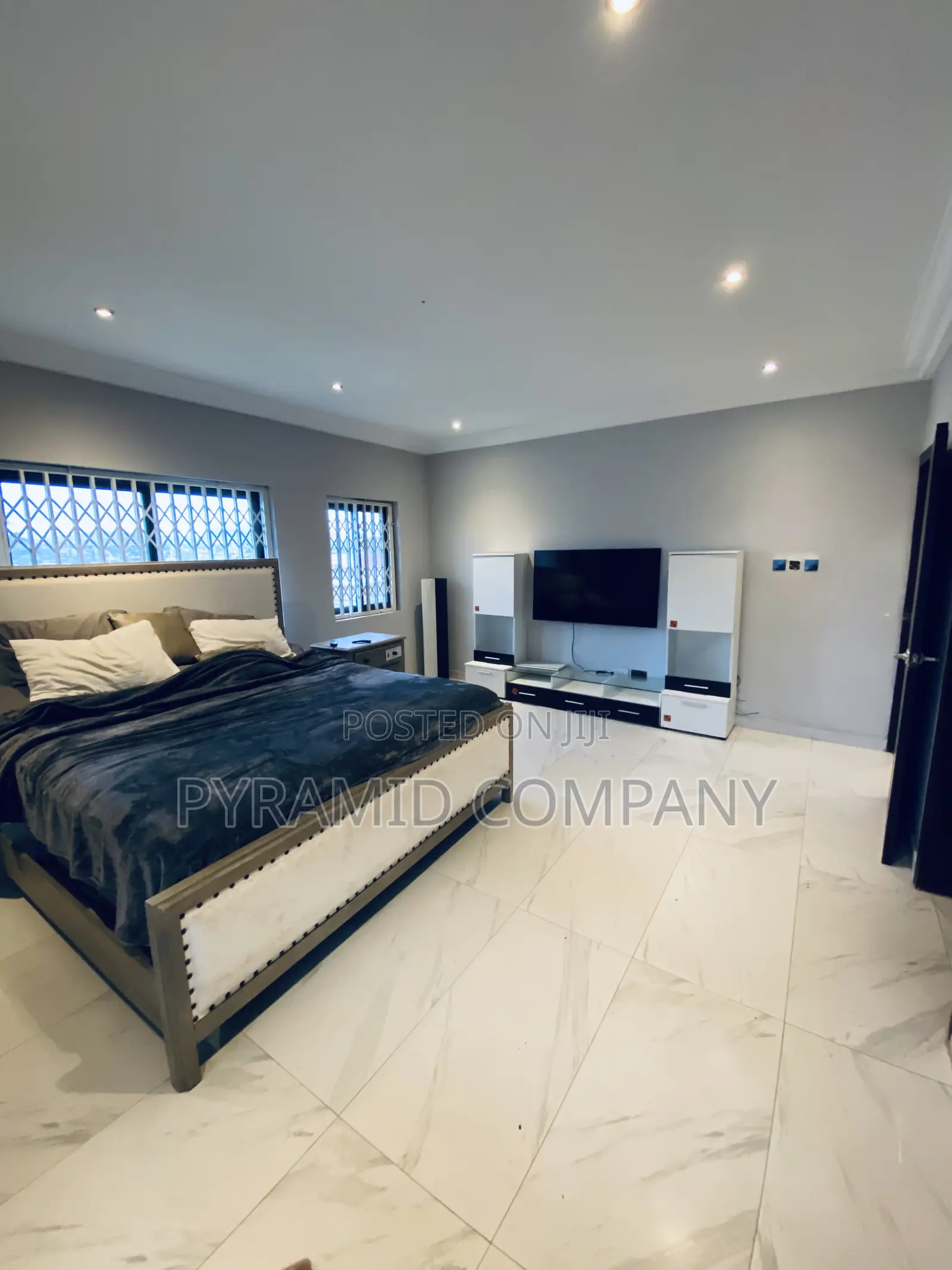 Furnished 7bdrm Mansion in Ofankor Barrier for sale