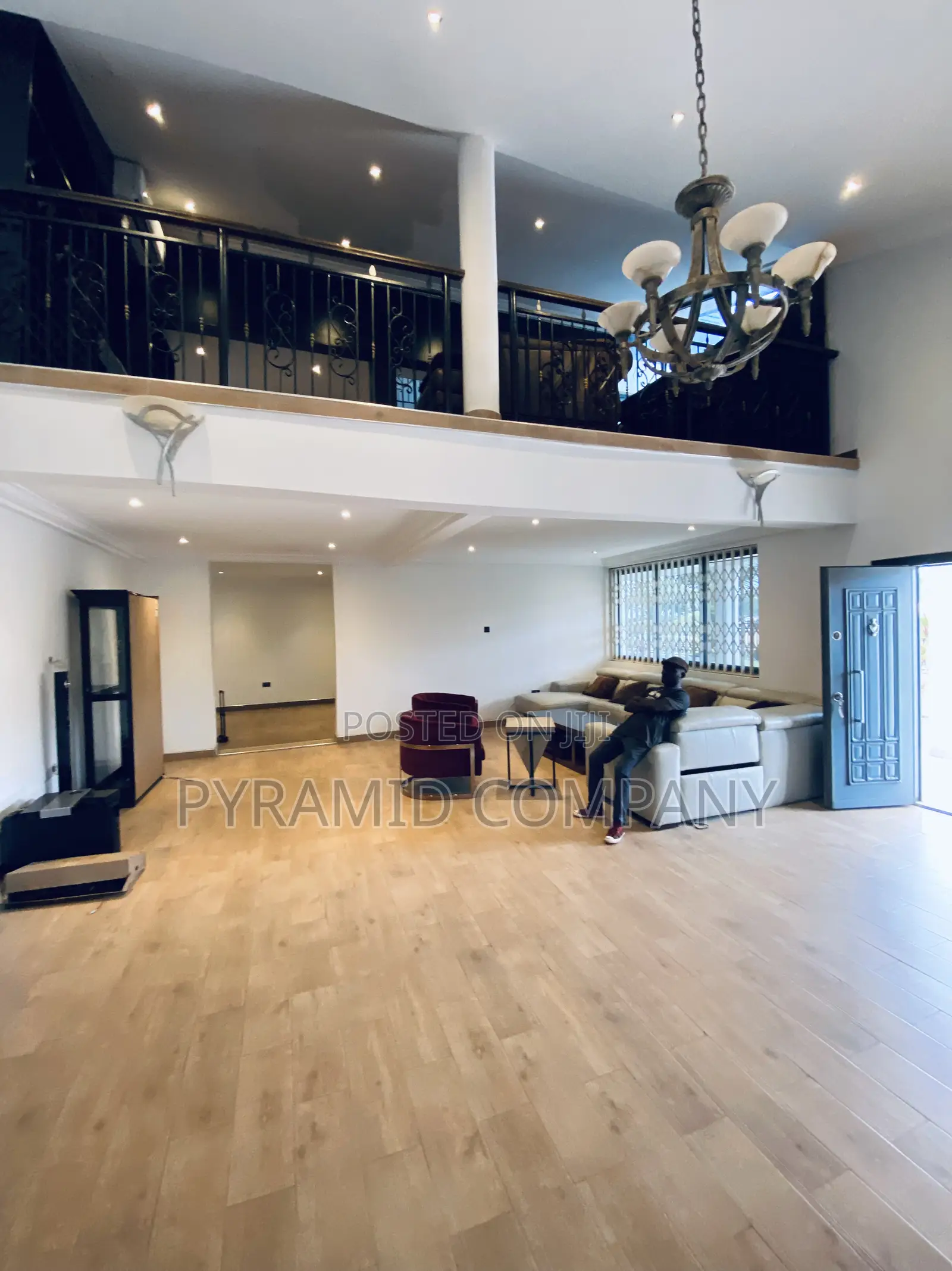 Furnished 7bdrm Mansion in Ofankor Barrier for sale