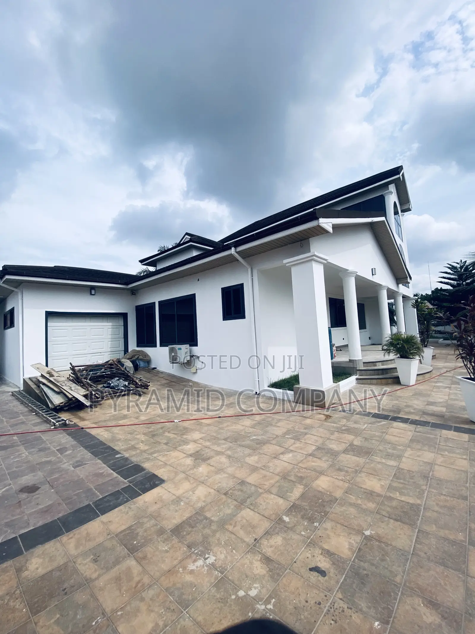 Furnished 7bdrm Mansion in Ofankor Barrier for sale