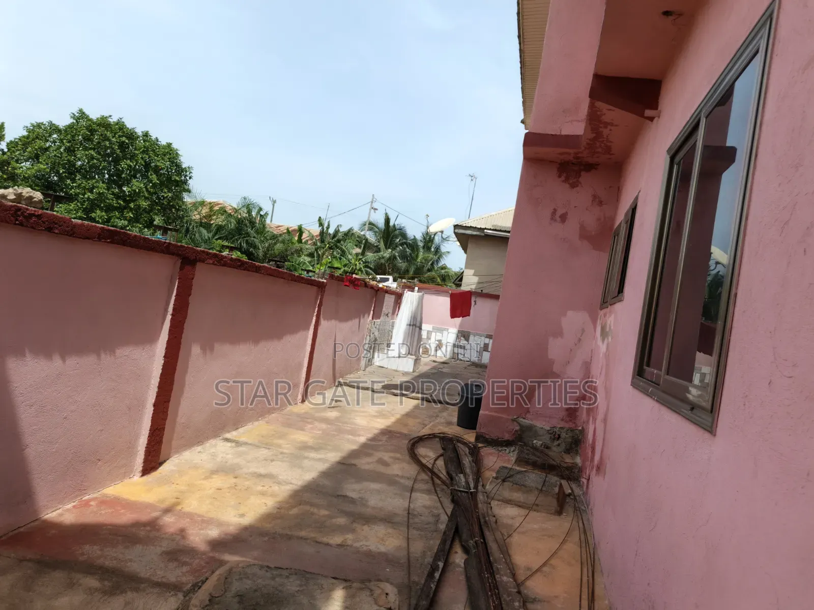8bdrm House in Kronum Bonsie, Kumasi Metropolitan for sale
