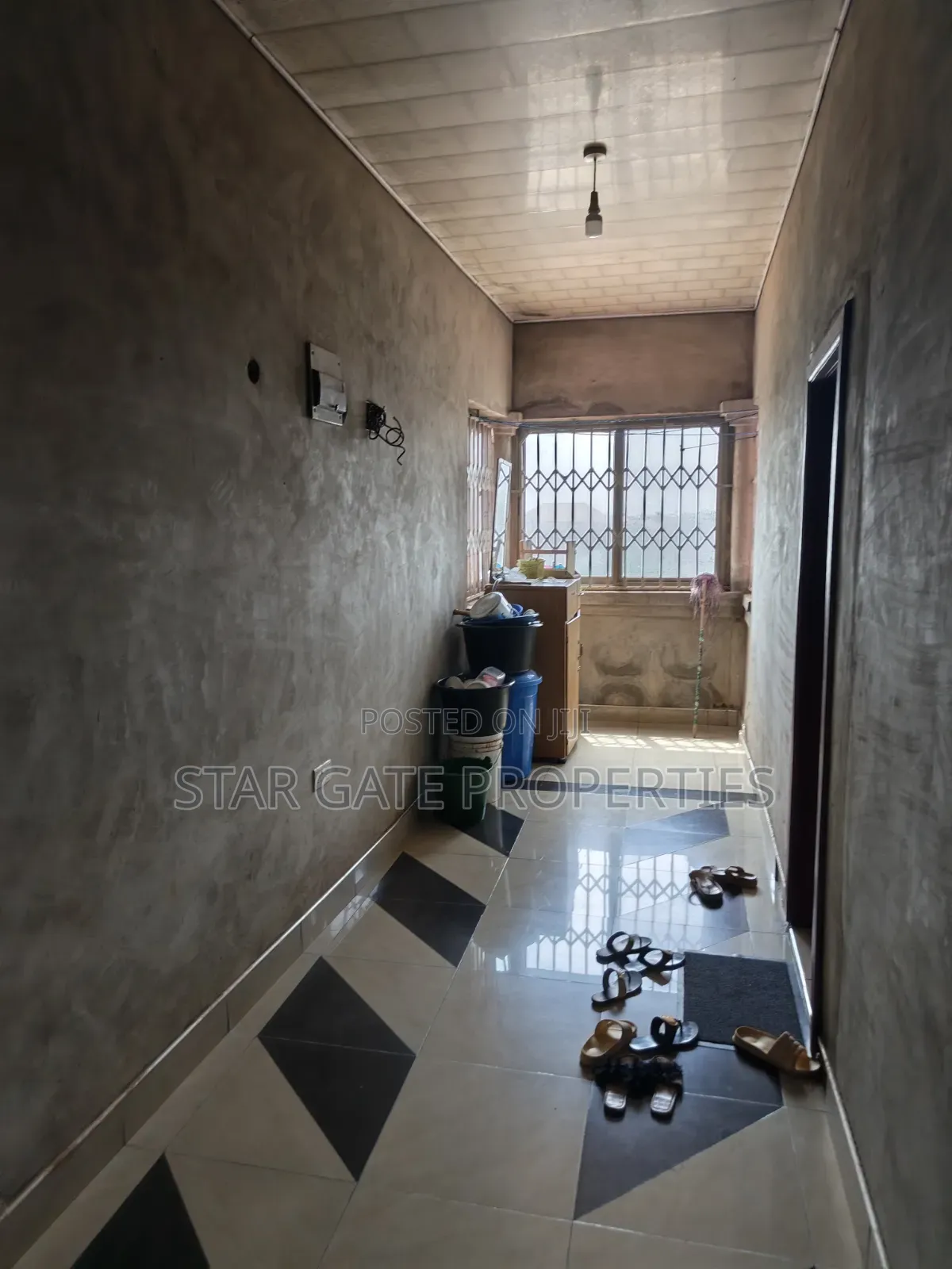 8bdrm House in Kronum Bonsie, Kumasi Metropolitan for sale