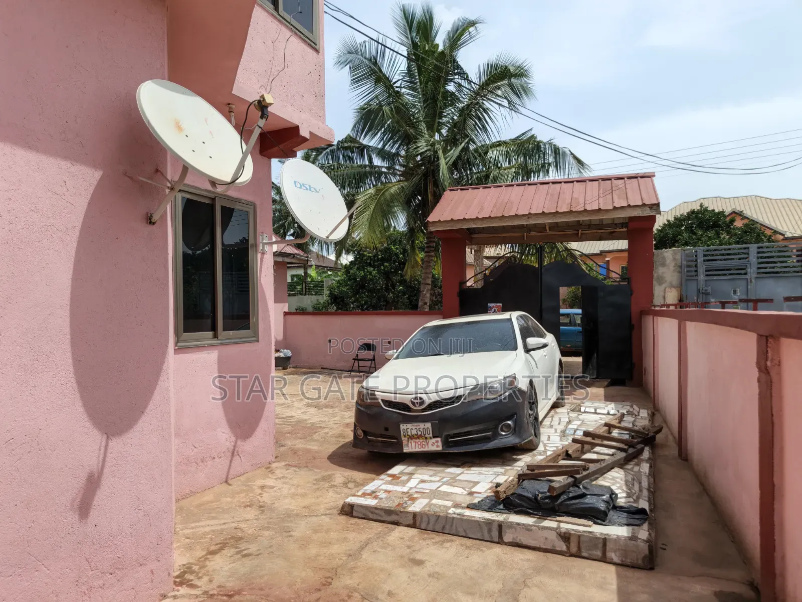 8bdrm House in Kronum Bonsie, Kumasi Metropolitan for sale