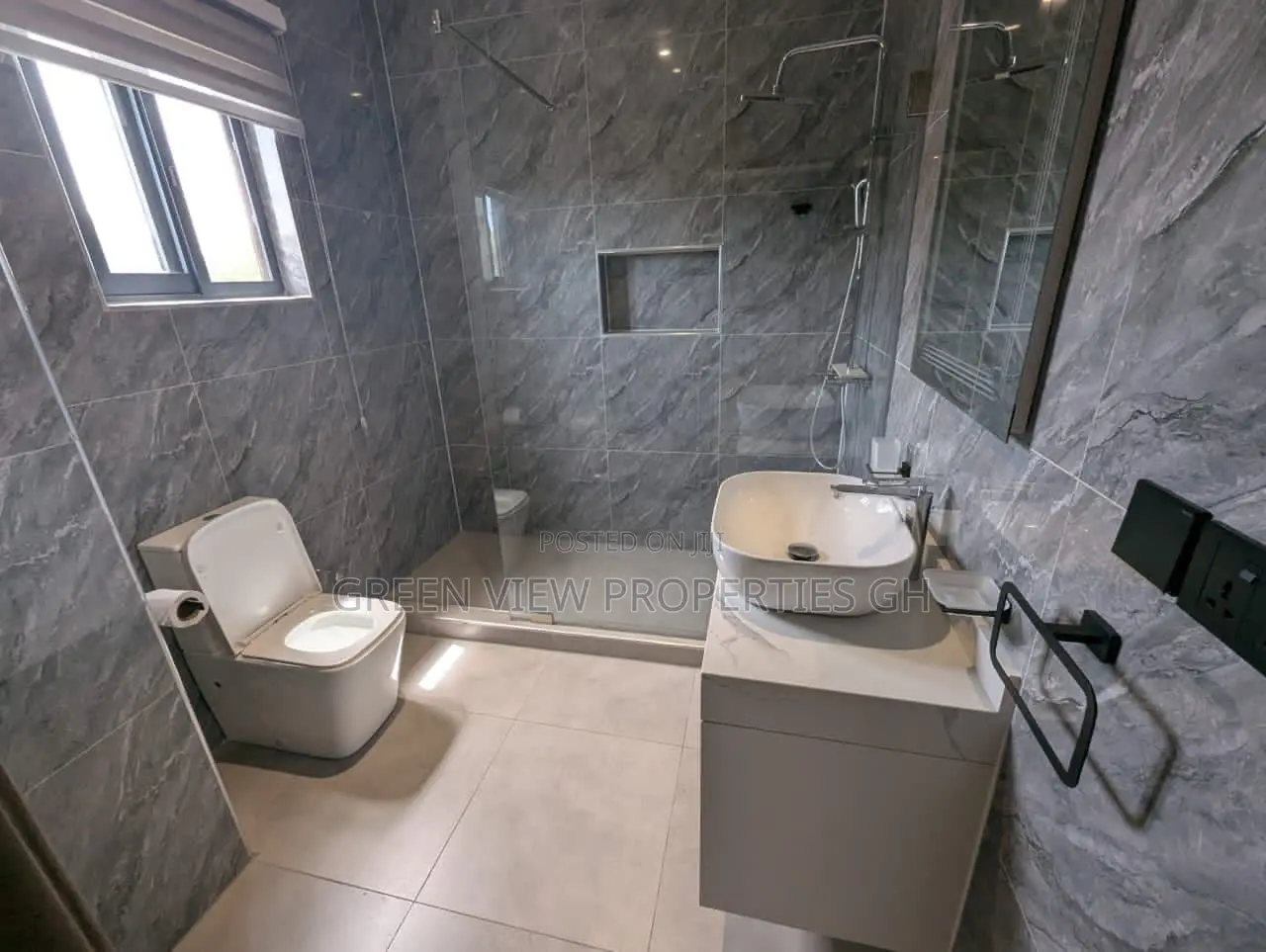 3bdrm Duplex in Airport Residential Area for rent